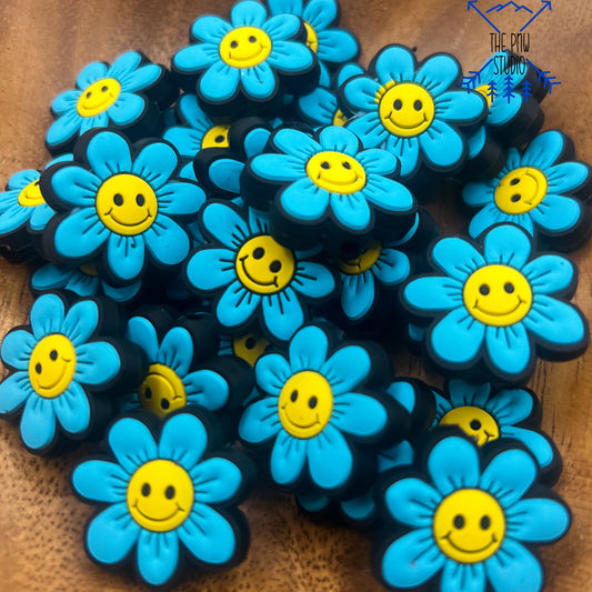 Blue smile face daisy focal