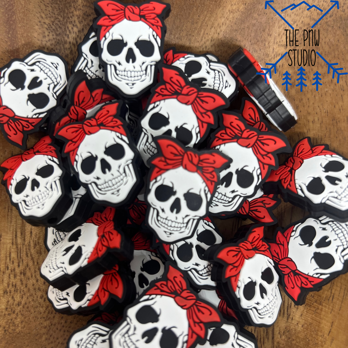 Skeleton bandana focal bead